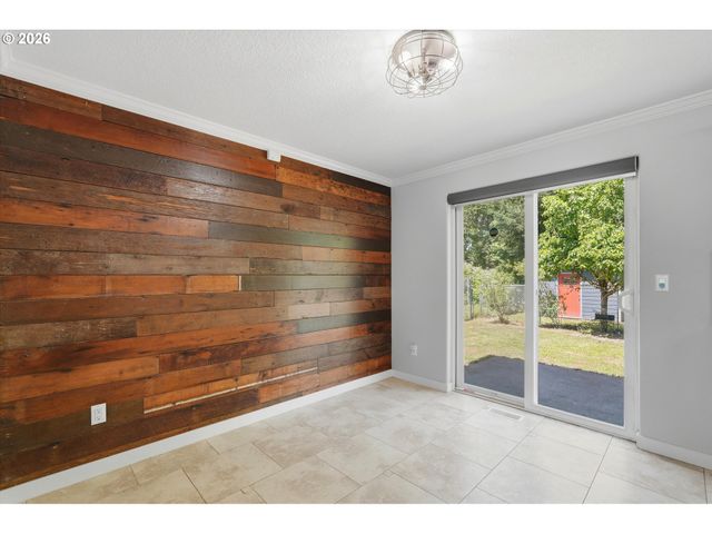 827 Ne FALOMA Rd, Portland, OR 97211