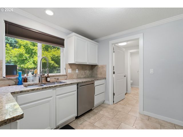 827 Ne FALOMA Rd, Portland, OR 97211