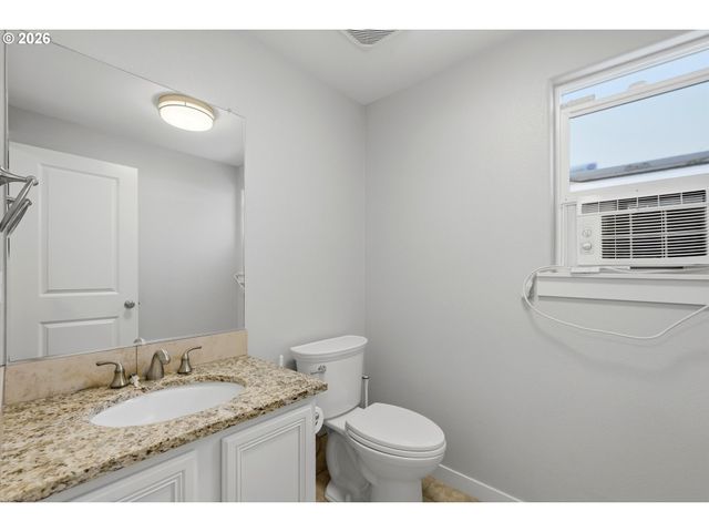 827 Ne FALOMA Rd, Portland, OR 97211