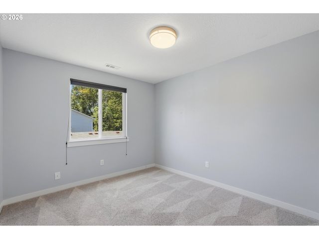 827 Ne FALOMA Rd, Portland, OR 97211