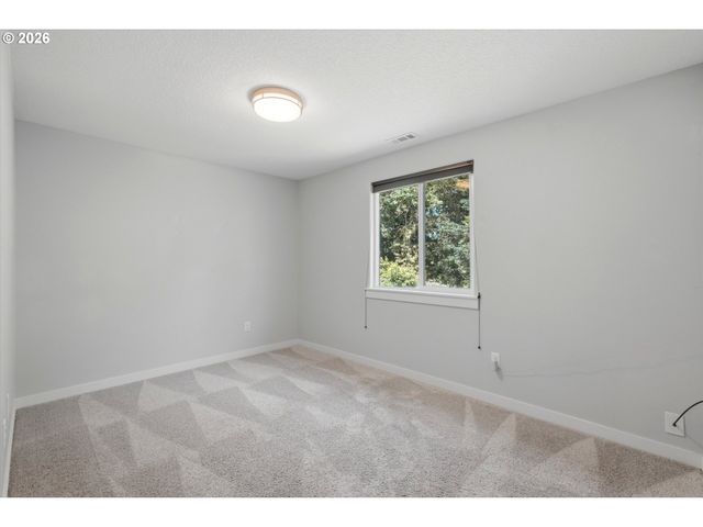 827 Ne FALOMA Rd, Portland, OR 97211