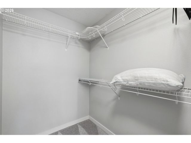 827 Ne FALOMA Rd, Portland, OR 97211