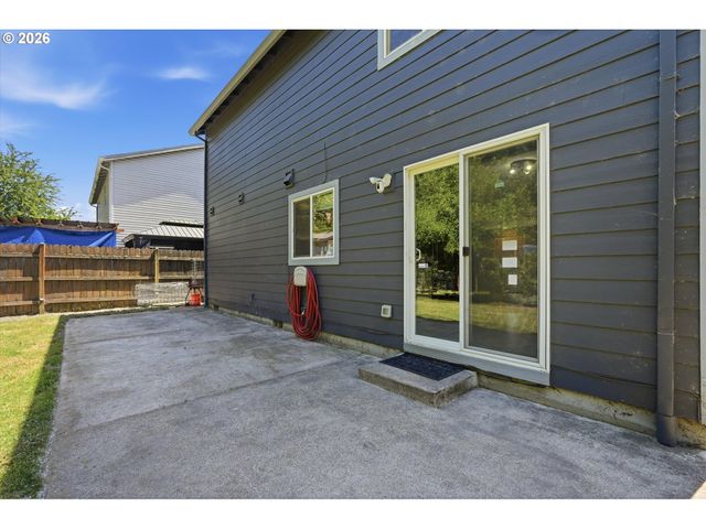 827 Ne FALOMA Rd, Portland, OR 97211
