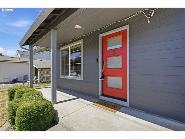 827 Ne FALOMA Rd, Portland, OR 97211