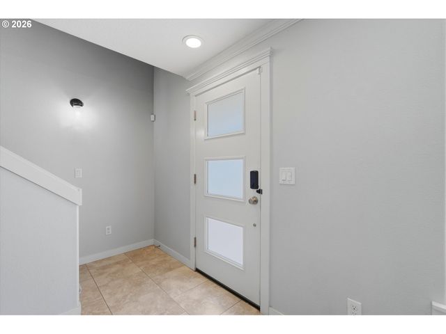 827 Ne FALOMA Rd, Portland, OR 97211