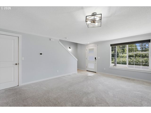827 Ne FALOMA Rd, Portland, OR 97211