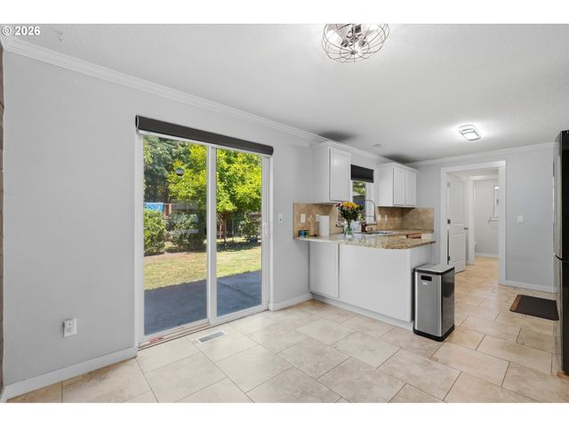 827 Ne FALOMA Rd, Portland, OR 97211