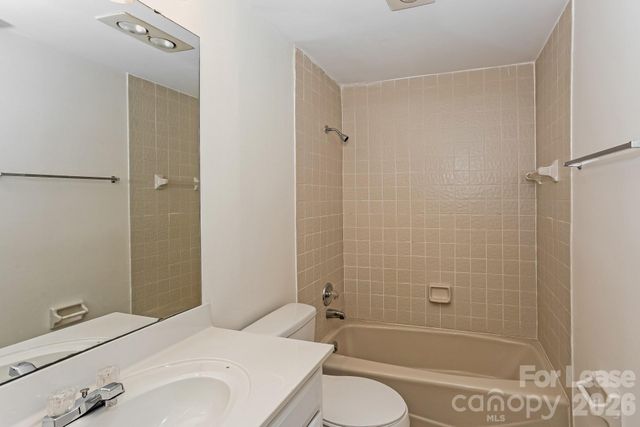 1832 J Julian Lane D, Charlotte, NC 28208