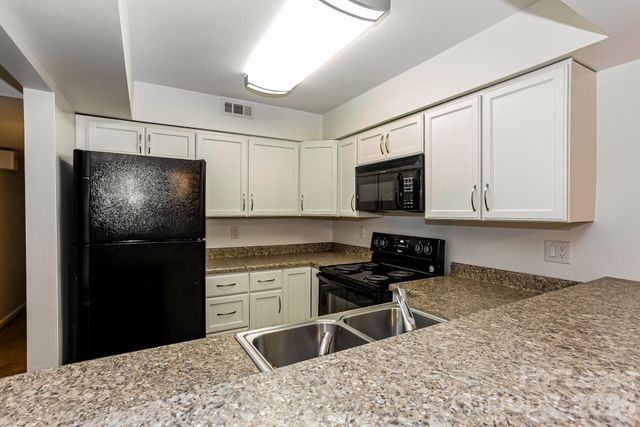 1832 J Julian Lane D, Charlotte, NC 28208