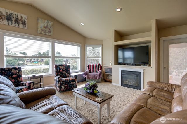 875 Pheasant Court SW, Ocean Shores, WA 98569