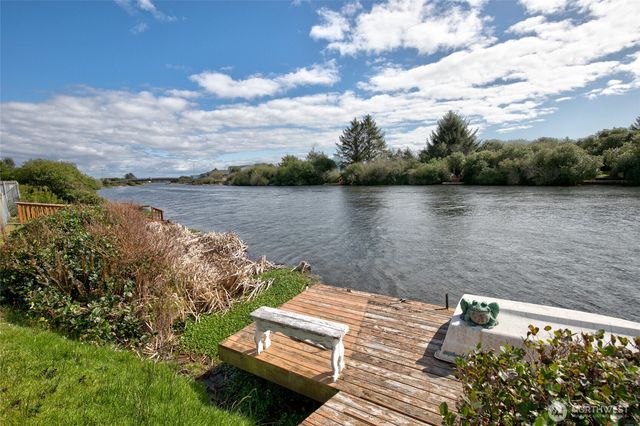 875 Pheasant Court SW, Ocean Shores, WA 98569