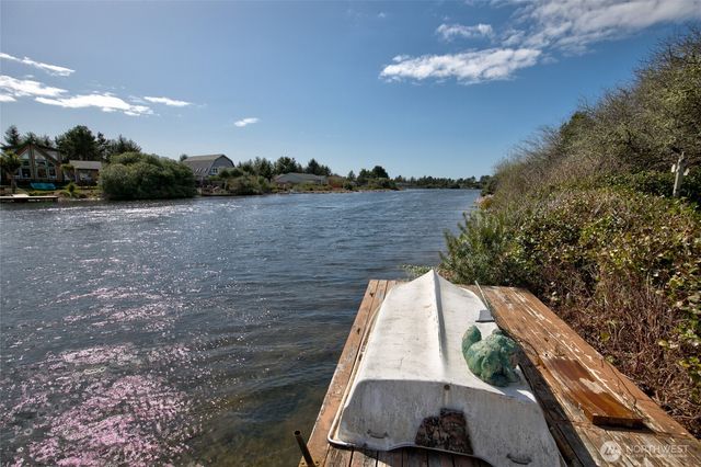 875 Pheasant Court SW, Ocean Shores, WA 98569