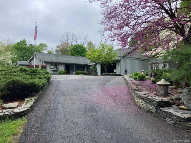 30 Daisy Lane, Poughkeepsie, NY 12603