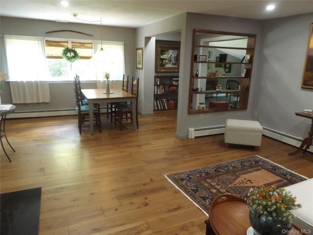 30 Daisy Lane, Poughkeepsie, NY 12603
