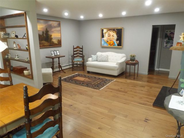 30 Daisy Lane, Poughkeepsie, NY 12603