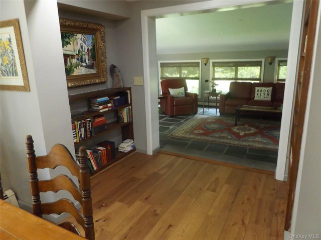 30 Daisy Lane, Poughkeepsie, NY 12603