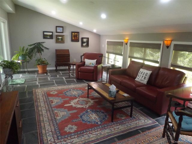 30 Daisy Lane, Poughkeepsie, NY 12603