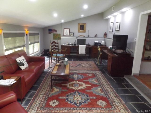 30 Daisy Lane, Poughkeepsie, NY 12603
