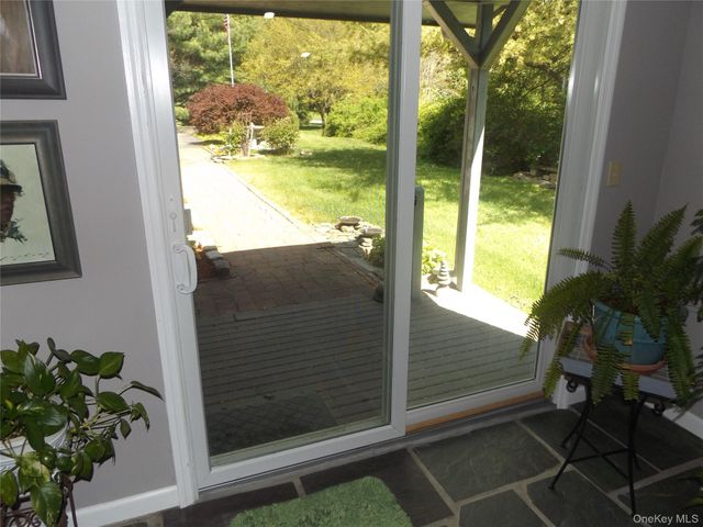 30 Daisy Lane, Poughkeepsie, NY 12603