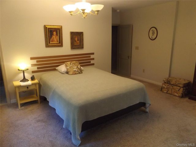 30 Daisy Lane, Poughkeepsie, NY 12603