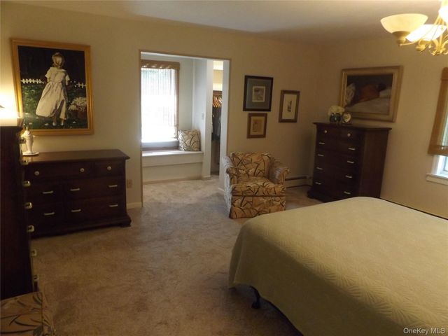 30 Daisy Lane, Poughkeepsie, NY 12603