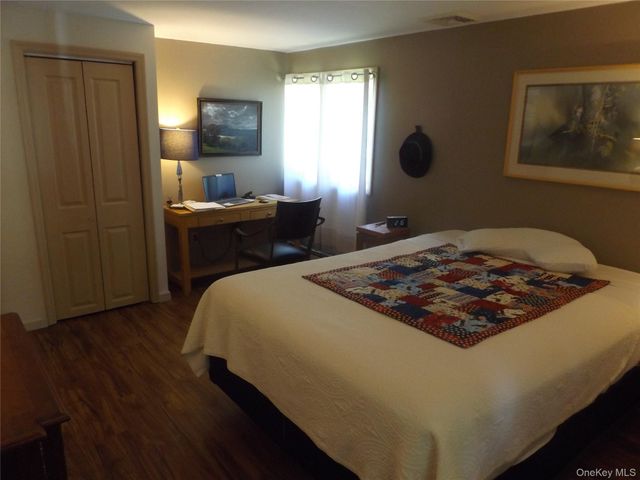 30 Daisy Lane, Poughkeepsie, NY 12603