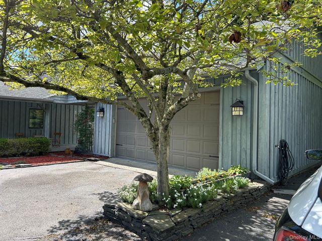 30 Daisy Lane, Poughkeepsie, NY 12603