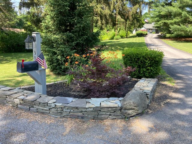 30 Daisy Lane, Poughkeepsie, NY 12603