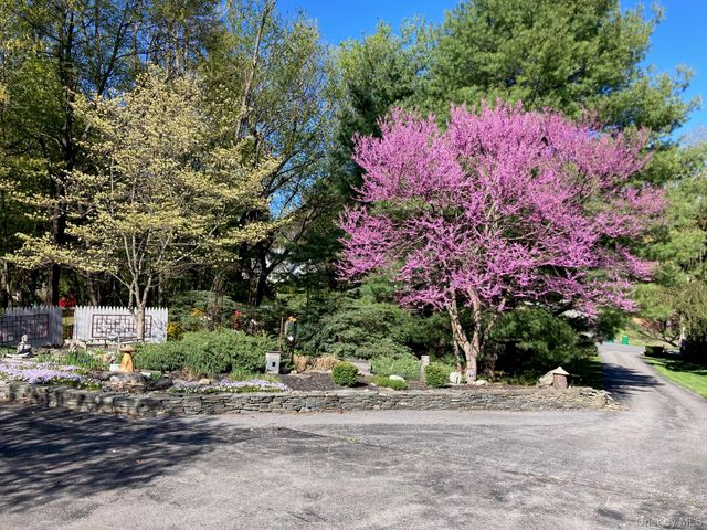 30 Daisy Lane, Poughkeepsie, NY 12603