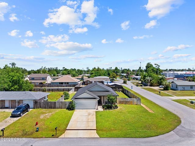 302 Lynnwood Lane, Lynn Haven, FL 32444