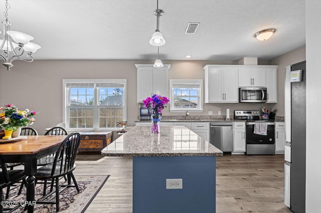 302 Lynnwood Lane, Lynn Haven, FL 32444