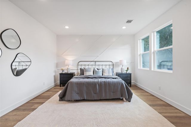 1031-1033 S Victory Drive, Houston, TX 77088