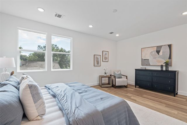 1031-1033 S Victory Drive, Houston, TX 77088