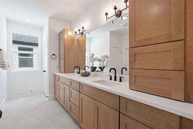 1031-1033 S Victory Drive, Houston, TX 77088