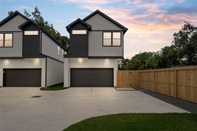 1031-1033 S Victory Drive, Houston, TX 77088