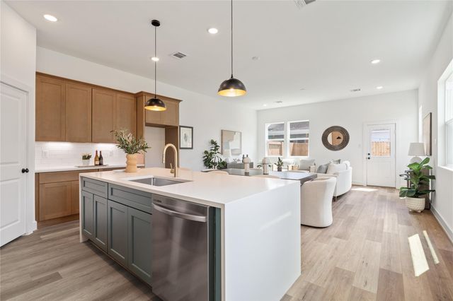 1031-1033 S Victory Drive, Houston, TX 77088