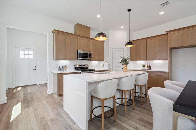 1031-1033 S Victory Drive, Houston, TX 77088