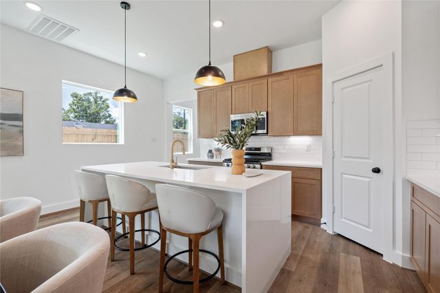 1031-1033 S Victory Drive, Houston, TX 77088