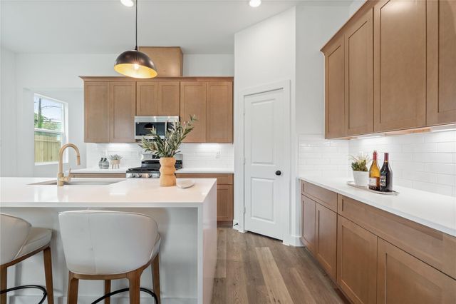 1031-1033 S Victory Drive, Houston, TX 77088