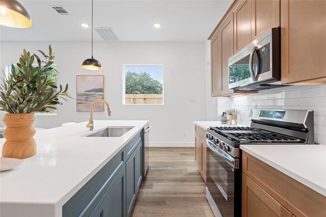 1031-1033 S Victory Drive, Houston, TX 77088