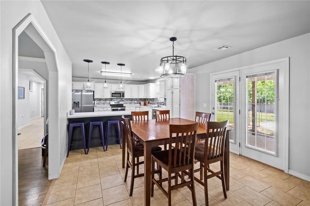1011 W Green Acres Place, Rogers, AR 72758