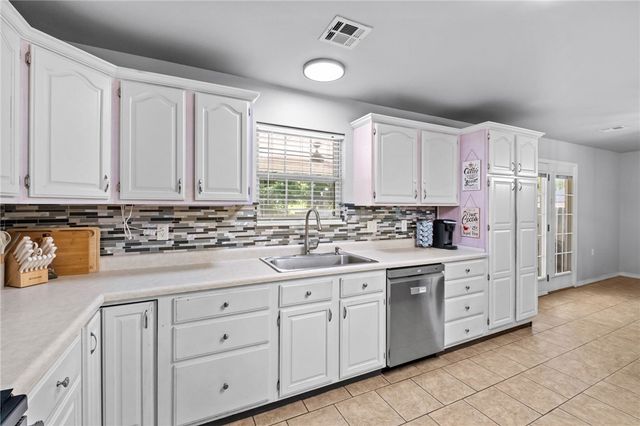 1011 W Green Acres Place, Rogers, AR 72758