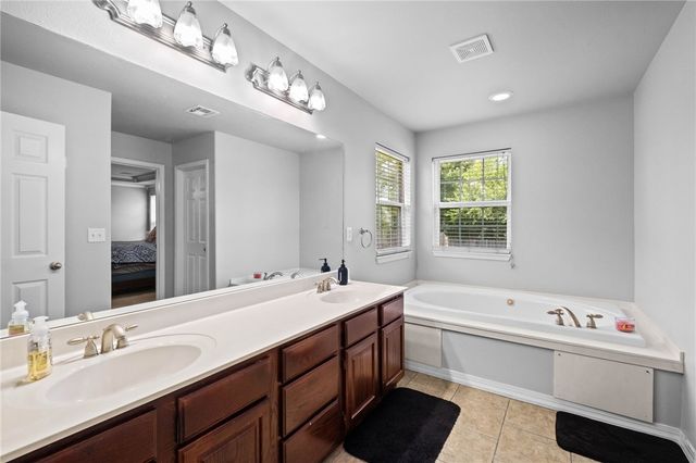 1011 W Green Acres Place, Rogers, AR 72758