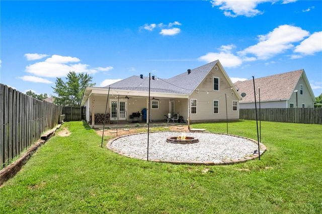 1011 W Green Acres Place, Rogers, AR 72758