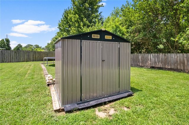 1011 W Green Acres Place, Rogers, AR 72758