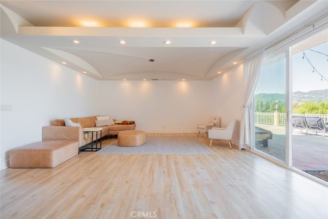 4321 Clear Valley Drive, Encino, CA 91436