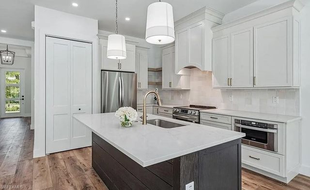 7968 Cordoba PL, Naples, FL 34113
