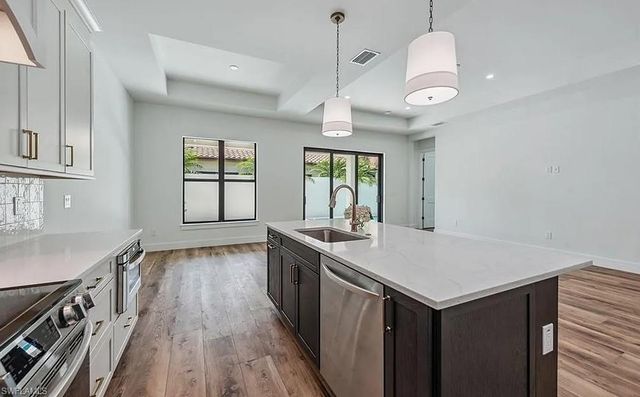7968 Cordoba PL, Naples, FL 34113
