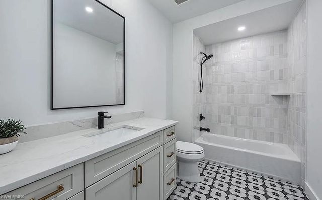 7968 Cordoba PL, Naples, FL 34113