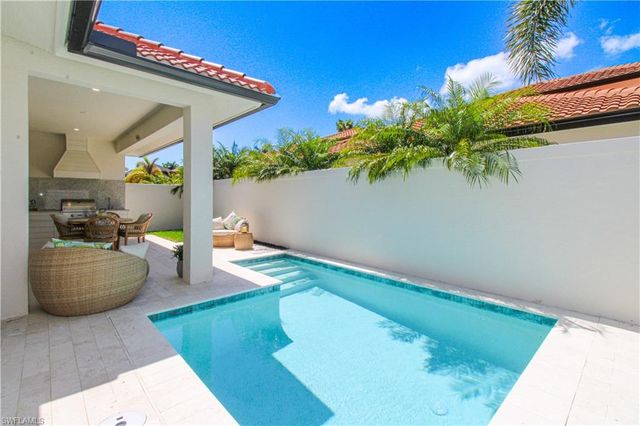 7968 Cordoba PL, Naples, FL 34113